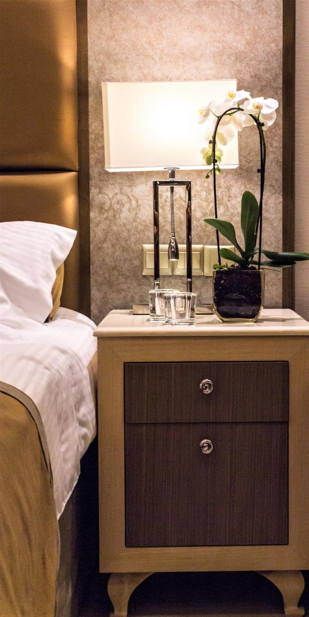 亚当斯海滩酒店 圣纳帕 外观 照片 A nightstand
